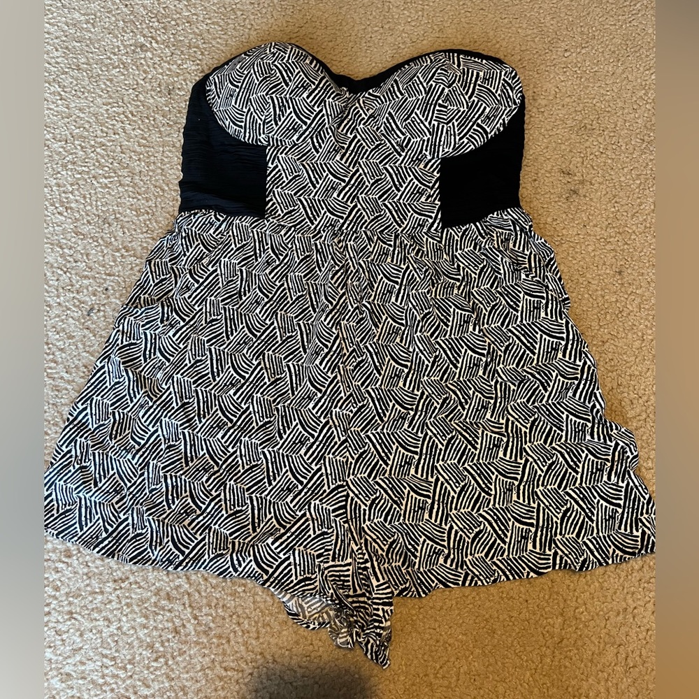 strapless neck heart line romper